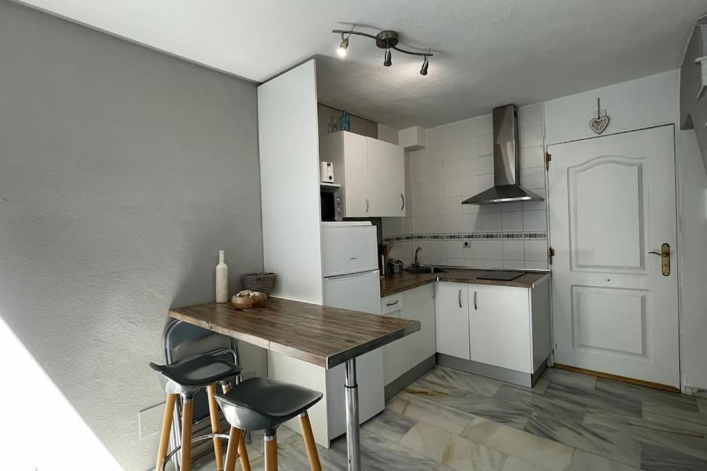 Atico Con Bonita Vista. En Urbanizacion Privada.! Lägenhet Estepona Exteriör bild