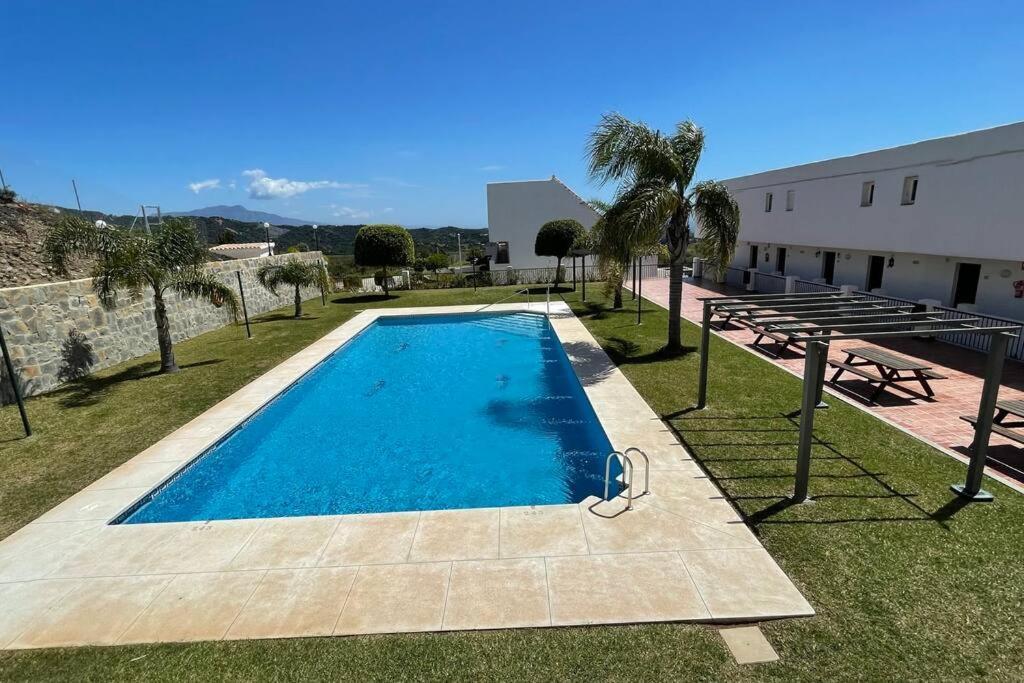 Atico Con Bonita Vista. En Urbanizacion Privada.! Lägenhet Estepona Exteriör bild